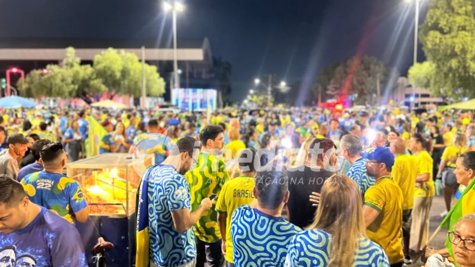 Bloco do 22 reúne apoiadores em ato de apoio a Flávio Bolsonaro em Roraima