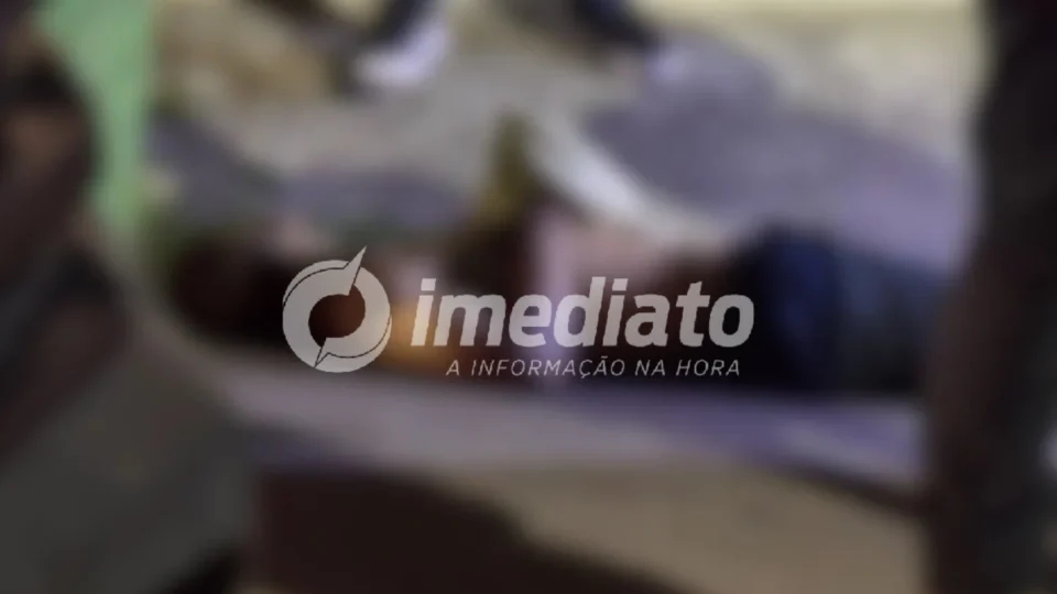 VEJA IMAGENS: Homem é cercado e metralhado com mais de 10 tiros no Colônia Santo Antônio