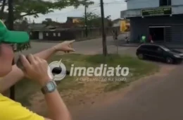 “A CARA DO PT”: Vereadora diz que PT roubou sacola de homem durante carreata de Flávio Bolsonaro; veja vídeo