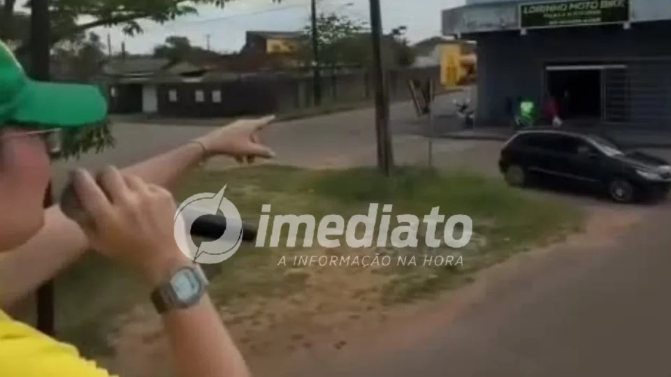 “A CARA DO PT”: Vereadora diz que PT roubou sacola de homem durante carreata de Flávio Bolsonaro; veja vídeo