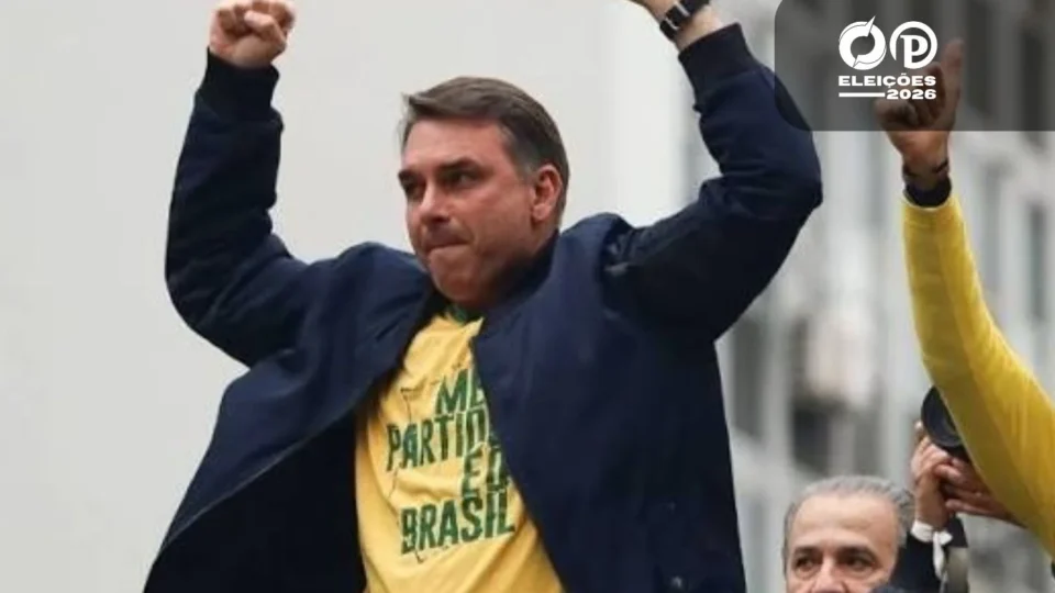 Flávio Bolsonaro vence em sete países e lidera total de votos no exterior