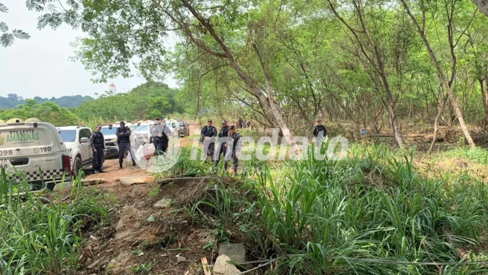 VEJA IMAGENS: Reintegração de posse termina em barracos destruídos, denúncias de tiros e tensão