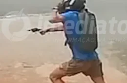 FLAGRANTE | Dupla em moto faz série de assaltos e troca tiros com policial à paisana