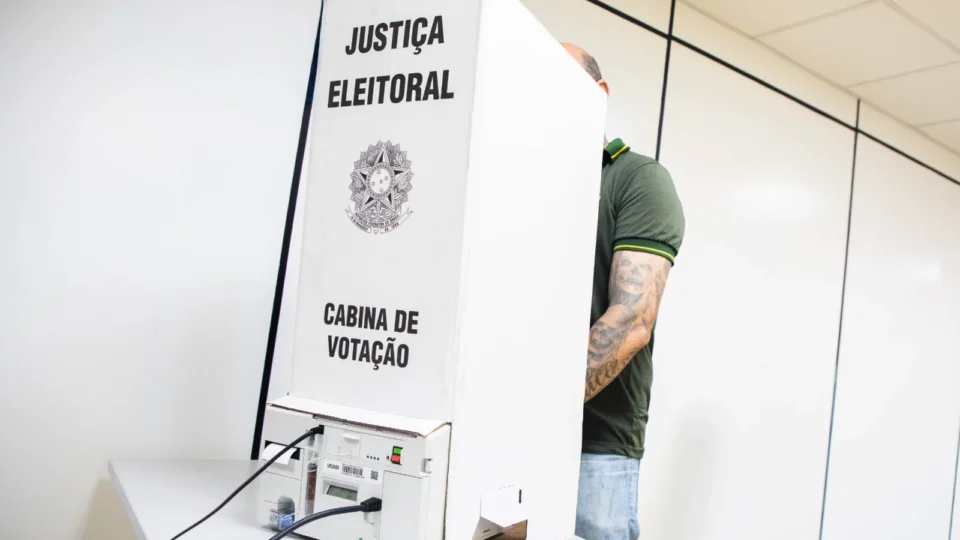 ATENÇÃO! Eleitores devem ficar atentos ao horário de votação no Amazonas neste domingo