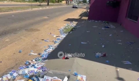 Após comícios, ruas ficam com lixo e moradores cobram responsabilidade pela limpeza