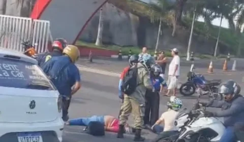 VEJA O VÍDEO: Acidente grave deixa duas pessoas feridas na Avenida Rodrigo Otávio, na zona Sul de Manaus