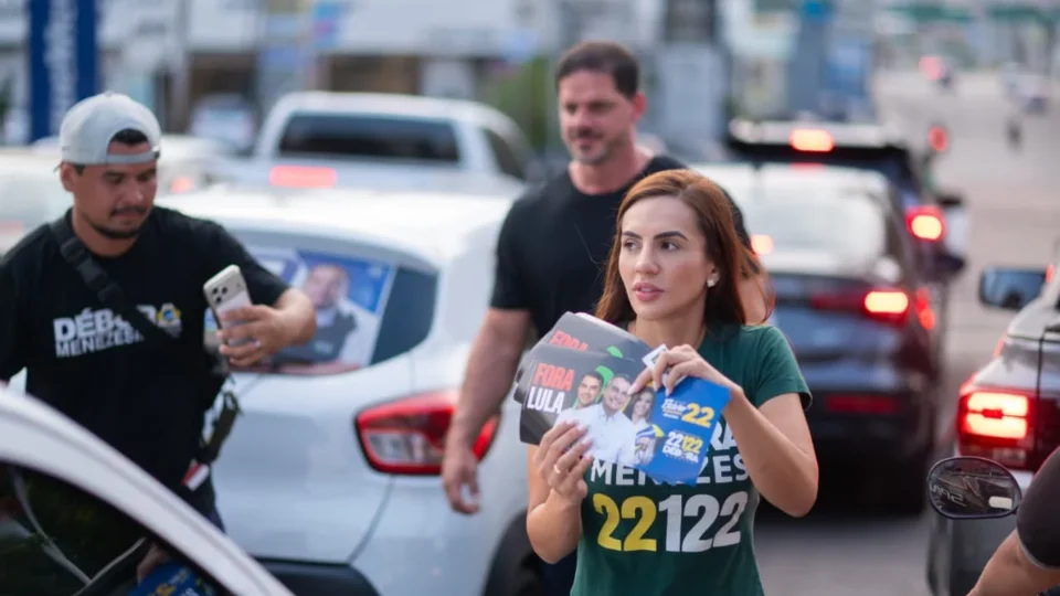 ELEIÇÕES 2026 | Débora Menezes fecha campanha com mobilização nas ruas e foco no contato com eleitores