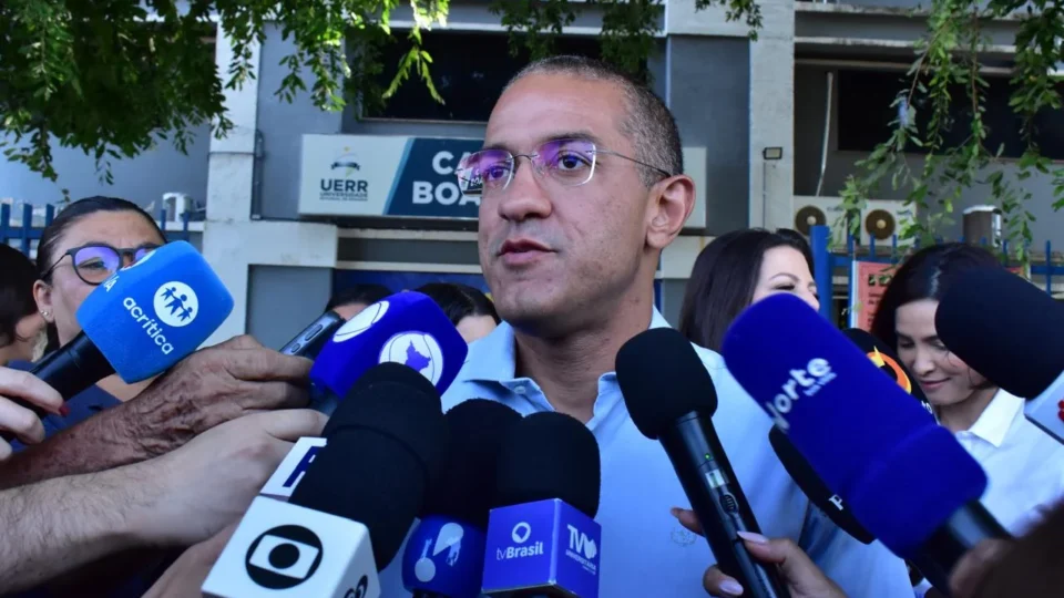 Arthur Henrique vota e diz esperar vitória na eleição
