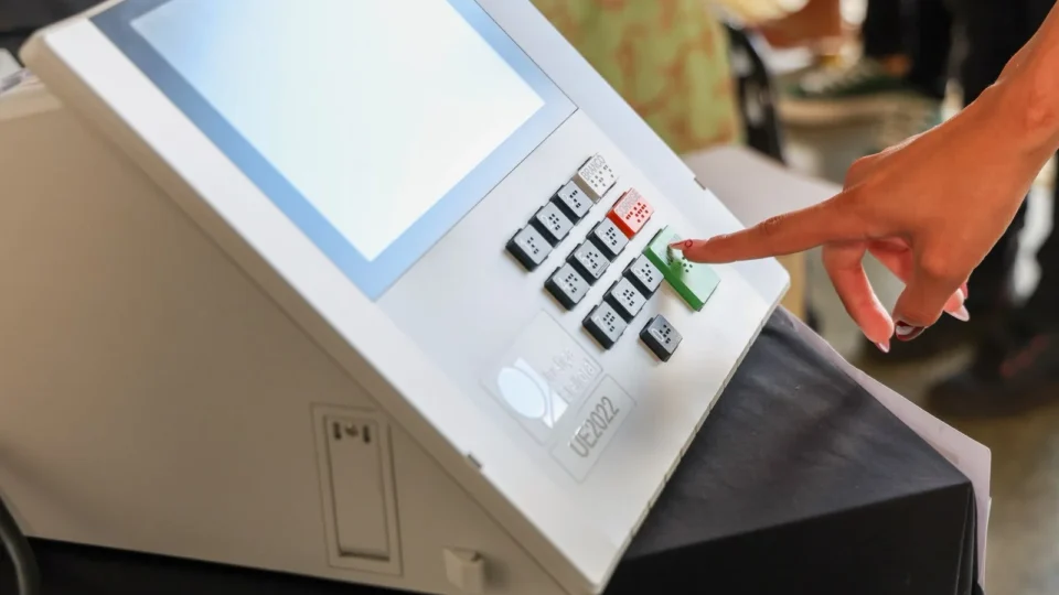 ELEIÇÕES 2026: Três mortes são registradas em locais de votação durante o 1º turno em diferentes estados