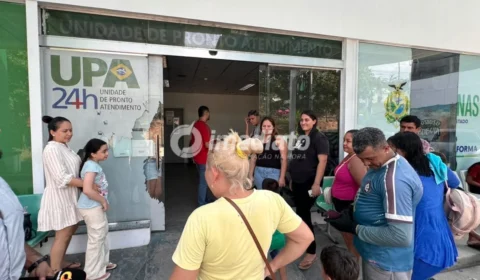 “Estou esperando há horas”: pacientes denunciam demora e lotação na UPA José Rodrigues, em Manaus
