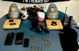 Dupla é presa com drogas, arma, equipamento tático e munições de uso restrito