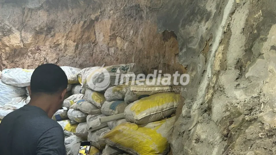 Moradores relatam problemas na drenagem e risco estrutural em imóveis na Rua Major Gabriel, em Manaus