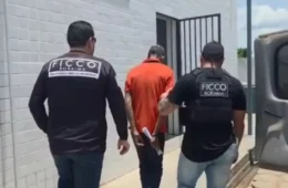 VEJA O VÍDEO | Homem com mandado de prisão é detido ao comparecer à delegacia