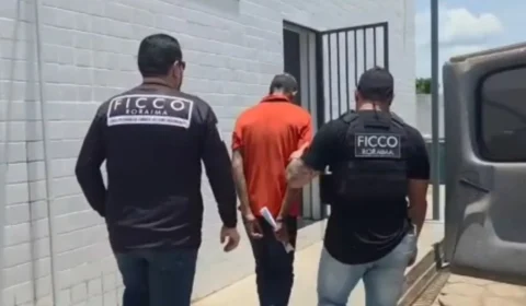 VEJA O VÍDEO | Homem com mandado de prisão pelo crime de furto é detido ao comparecer à delegacia
