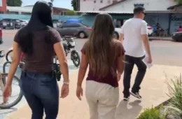 Mulher é presa no local de trabalho por envolvimento com o tráfico de drogas