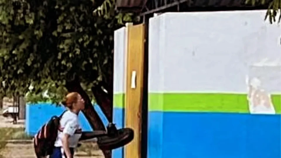 VEJA O VÍDEO: Sem ar- condicionado, alunos ficam no calor dentro de sala de aula por falta de estrutura