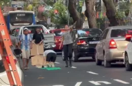 VEJA VÍDEO: Mulher paga promessa na Avenida Nazaré antes das romarias oficiais