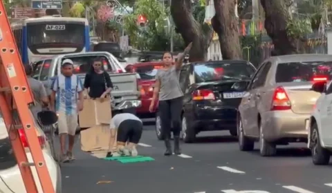 VEJA VÍDEO: Mulher paga promessa na Avenida Nazaré antes das romarias oficiais