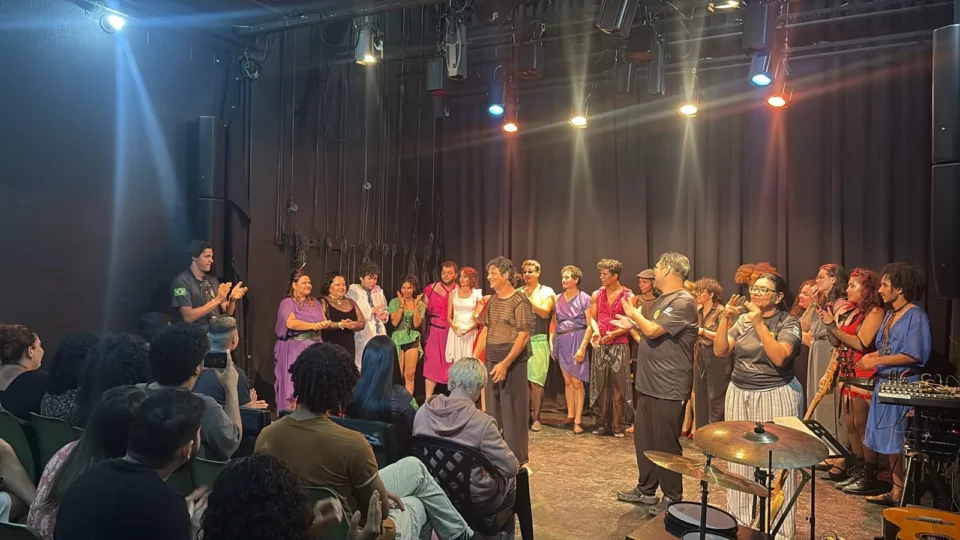 Companhia teatral do Acre leva espetáculos e oficinas gratuitas a Porto Velho