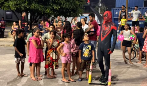 Dia das Crianças movimenta Praça da Onça com brincadeiras e distribuição de brinquedos em Manaus