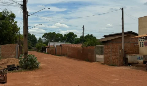 LEVANTA POEIRA: Moradores cobram asfalto e drenagem após transtornos com poeira e lama