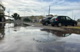 VEJA O VÍDEO: Esgoto a céu aberto provoca mau cheiro e gera reclamações de moradores e comerciantes