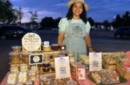 Café Poético promove noite com feira de artesanato, comidas e bingo
