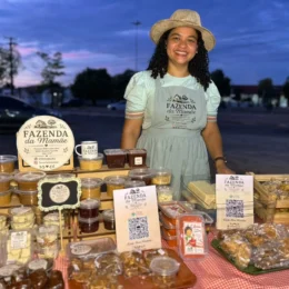 Café Poético promove noite com feira de artesanato, comidas e bingo