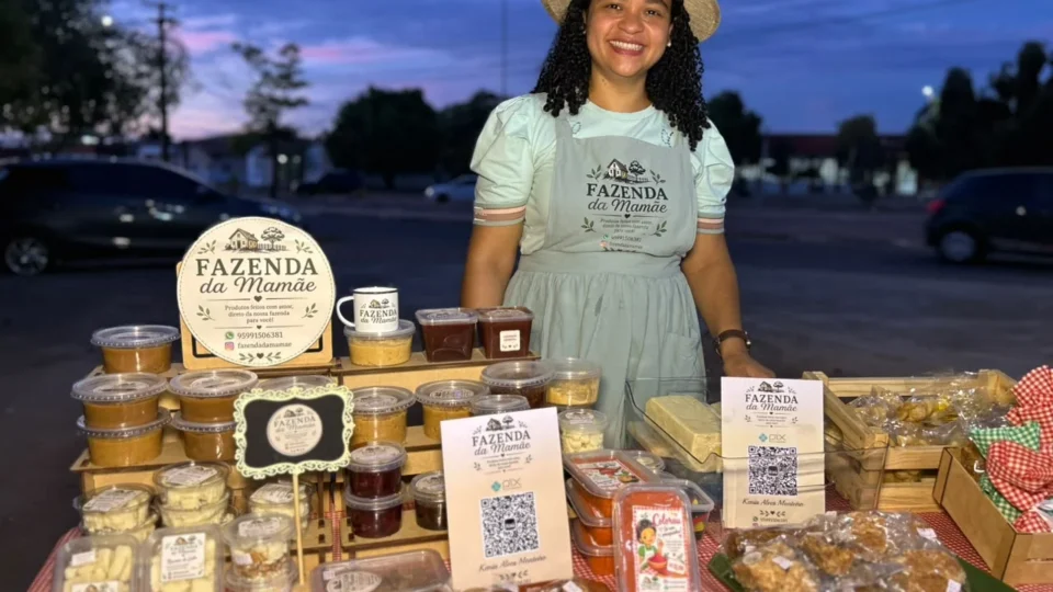 Café Poético promove noite com feira de artesanato, comidas e bingo