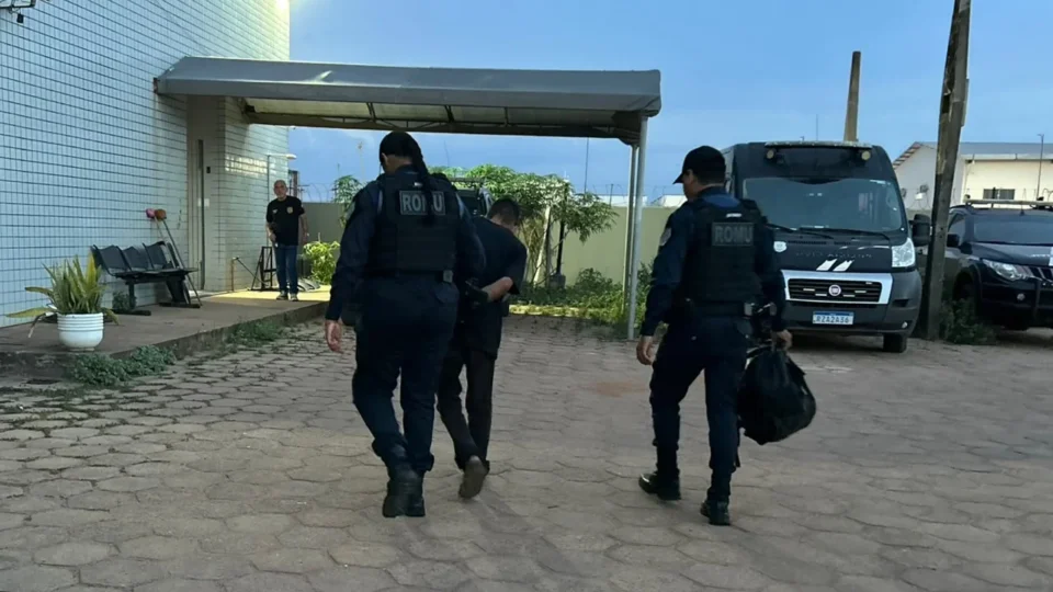 VEJA VÍDEO: Homem é detido suspeito de furtar ferramentas de obra em duas ocasiões