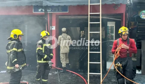Incêndio atinge nove estabelecimentos no Centro de Manaus e deixa comerciantes no prejuízo