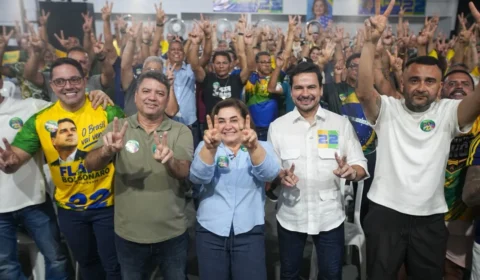 Professora Maria do Carmo recebe apoio de forças policiais do Amazonas e promete pagar data-base e retroativos