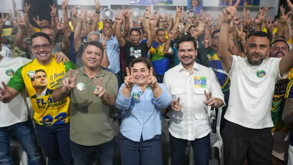 Professora Maria do Carmo recebe apoio de forças policiais do Amazonas e promete pagar data-base e retroativos