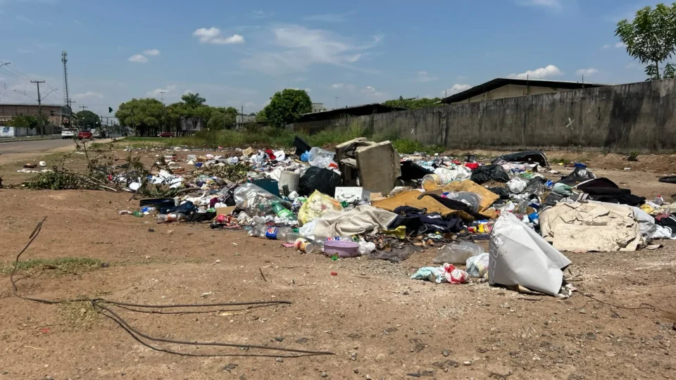 Acúmulo de lixo no bairro Pintolândia preocupa moradores em Boa Vista
