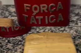 Dupla foge e abandona motocicleta e substância suspeita de ser skunk em Boa Vista