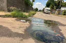 Esgoto a céu aberto causa mau cheiro e preocupa moradores em Boa Vista