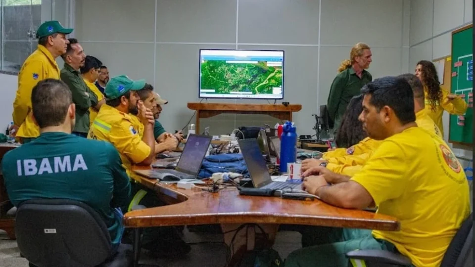 AMAZONAS EM CHAMAS | Após 15 anos abandonada, base do Ibama é recuperada para enfrentar incêndios