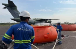 Águas de Manaus fornece mais de 210 mil litros de água para combater incêndios no Amazonas