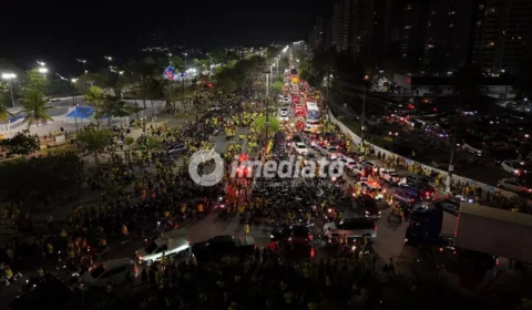 Trânsito fica congestionado após Bloquinho do 22 e saída de apoiadores de Flávio Bolsonaro em Manaus
