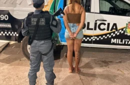 Mulher é presa com 61 papelotes de crack em frente a bar no Amapá