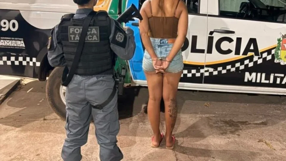 Mulher é presa com 61 papelotes de crack em frente a bar no Amapá