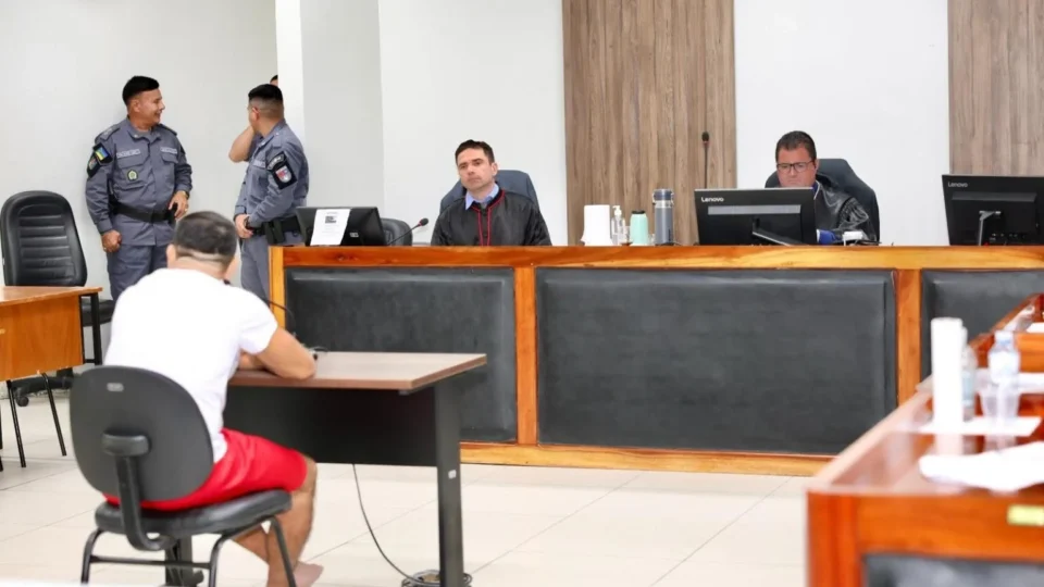 Homem é condenado a mais de 44 anos de prisão por matar esposa na frente da filha no Amapá