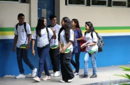 Escolas estaduais do Amazonas retomam aulas presenciais nesta segunda-feira (26)