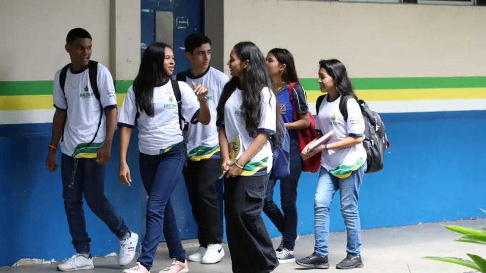 Escolas estaduais do Amazonas retomam aulas presenciais nesta segunda-feira (26)