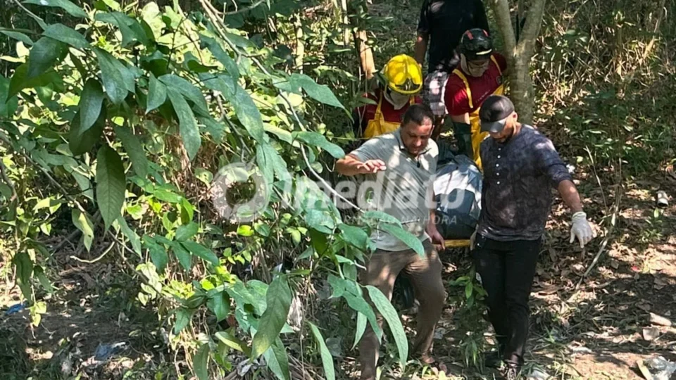 IMAGENS FORTES: Corpo de homem é encontrado enterrado em área de mata no Parque das Nações