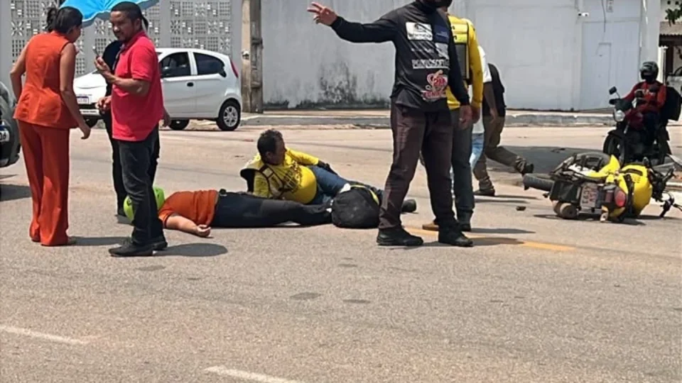 AGORA | Motociclista fica ferido em acidente com carro na Avenida Farquar, em Porto Velho