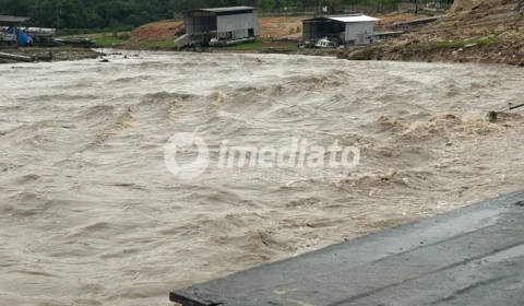 Correnteza atinge Marina do Davi, arrasta embarcações e deixa pelo menos nove barcos naufragados em Manaus