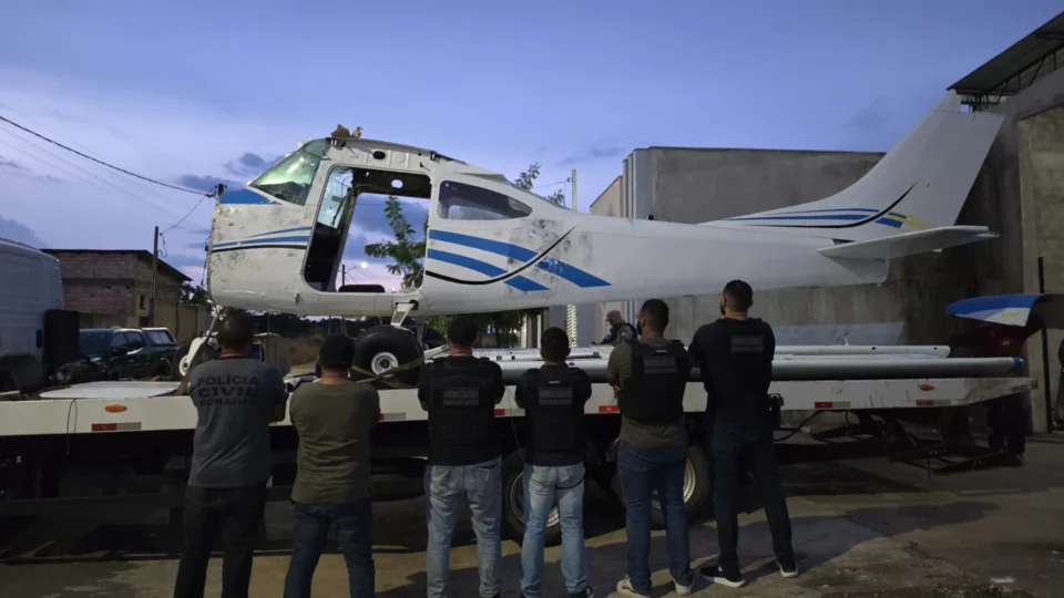 FLAGRANTE: Avião desmontado é encontrado e quatro pessoas são presas durante investigação de homicídio