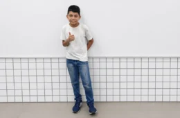 Menino de 11 anos desaparece após sair de casa para jogar lixo