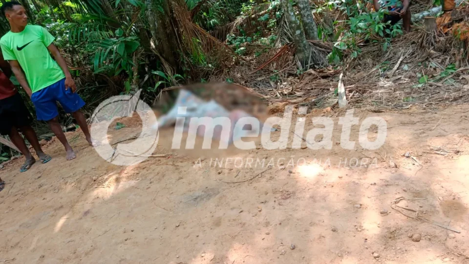IMAGENS FORTES | Jovem foi soterrado por material de caminhão da prefeitura